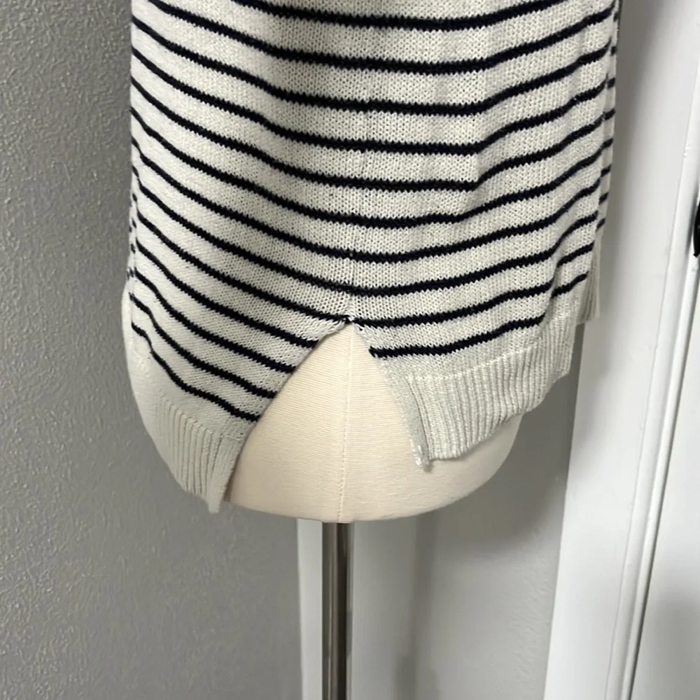 American Eagle Sweater with Zippers - Picture 4 of 12